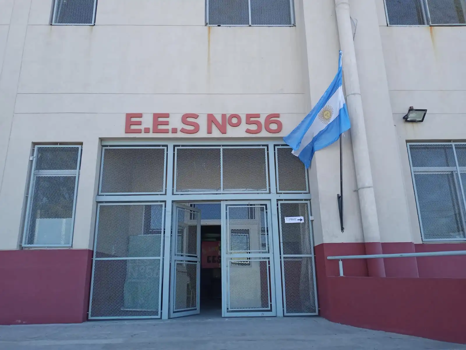 Frente de la escuela Frente de la escuela